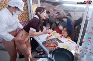 複数出演　街行く人々が買いに来る中でアクメ屋台の車内はオマンコいじりの嵐で潮吹きまくり合法露出アクメの限界に挑戦！