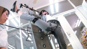 複数出演　どの体勢が一番電マの刺激を感じるのか大調査した結果は潮漏らしまくり喘ぎまくりで絶頂を繰り返すイキすぎ結果！