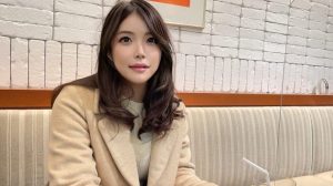 都久井りお ノーブラセクシーダンス系T●kT●kerの若奥様は巨乳デカ尻パイパンで男の劣情をそそる肉感のエロさだった!